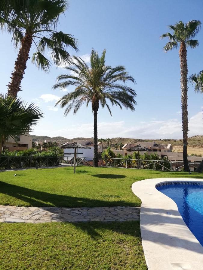 Bajo Con Jardin Propio En Valle Del Este Golf!! Vera Luaran gambar