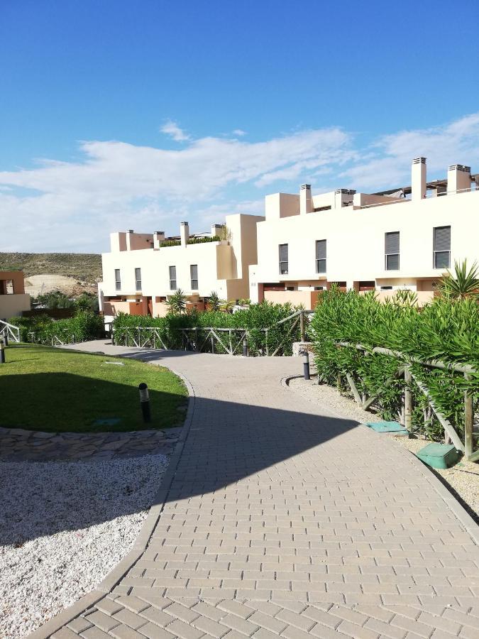 Bajo Con Jardin Propio En Valle Del Este Golf!! Vera Luaran gambar